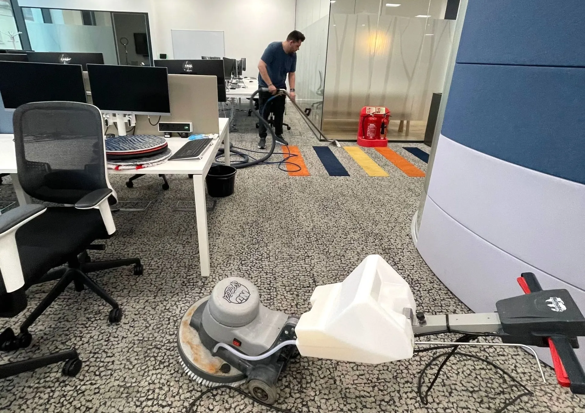 Office-carpet-cleaning-in-Cheltenham-scaled